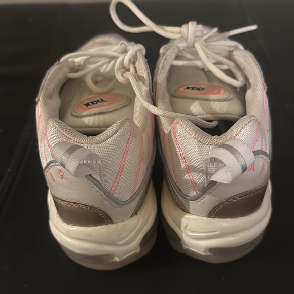 Women’s Nike Air Max ‘98 Size 8.5 - Picture 3 of 3